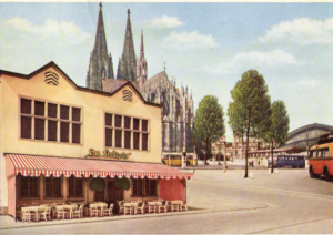 Krützchen Ende der 50er Jahre noch allein am Rhein im Schatten des Doms